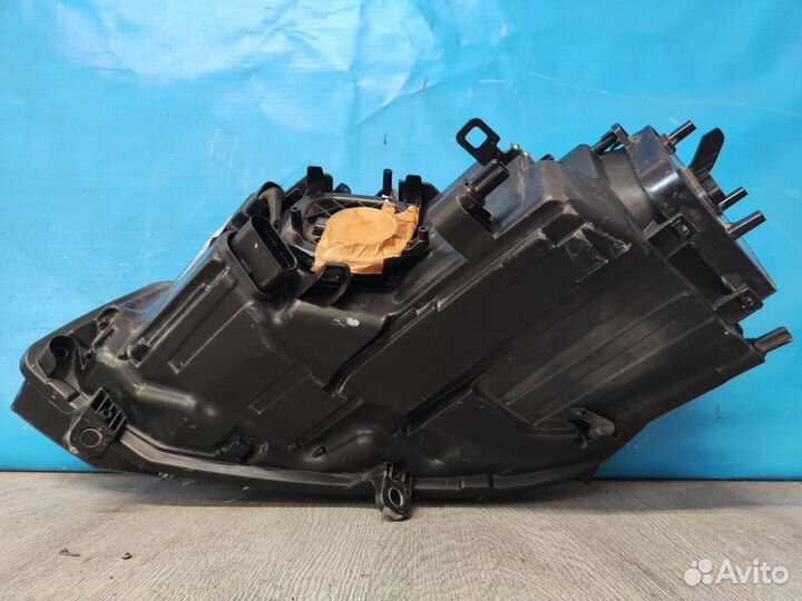 Фара правая Volkswagen Touareg 2 2010-2018