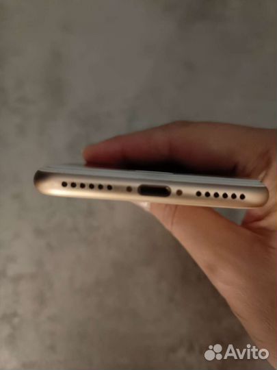 Телефон iPhone 8 64 gb