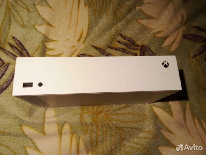 Геймпад xbox one s и джойстик