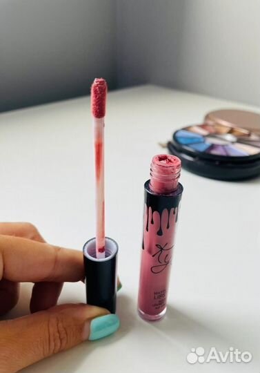 Cтойкая матовая помада-блеск для губ