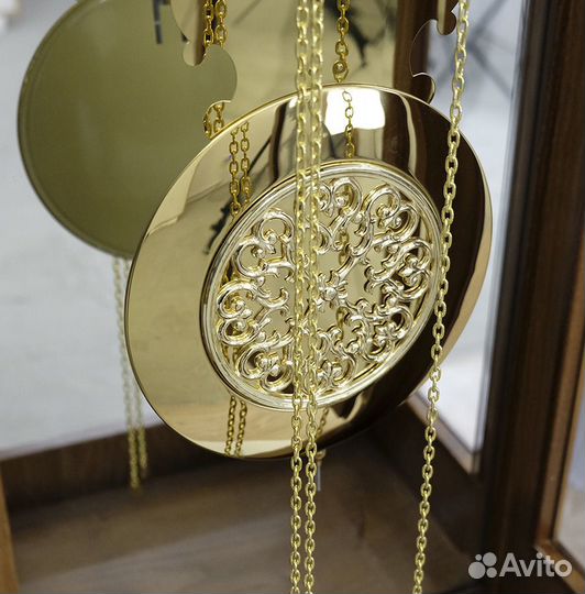 Механические напольные часы с маятником