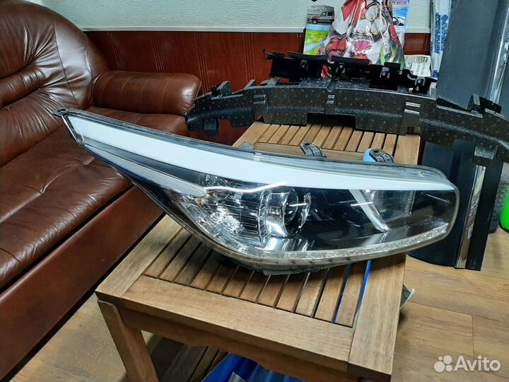 Фара правая Kia Ceed 2 JD 92102A2060