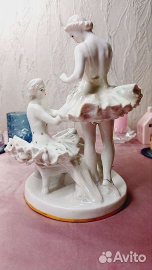 Фарфоровая статуэтка