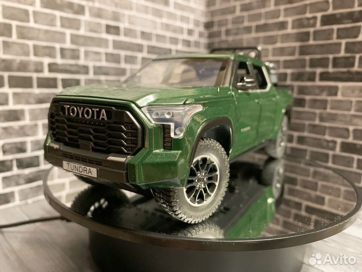 Модель 1/24 Toyota Tundra (green)