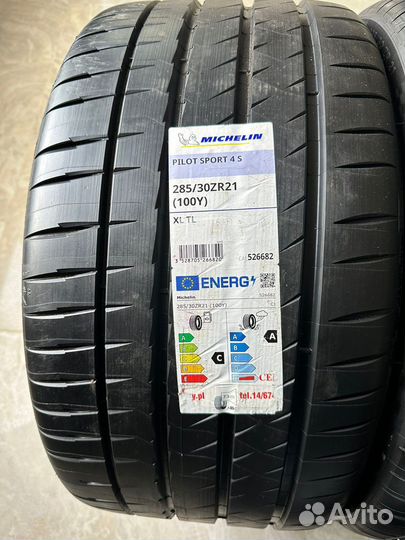 Michelin Pilot Sport 4 S 295/30 R21 и 285/30 R21