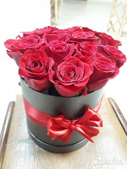 Цветы в элитной коробке 14 шт Scarlatta