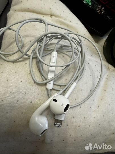 Наушники для iPhone проводные