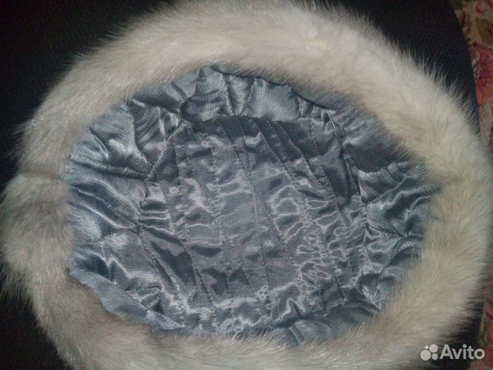 Шапки дамские 80 г отличное состояние