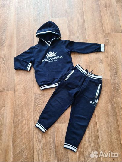 Dolce and Gabbana, 5