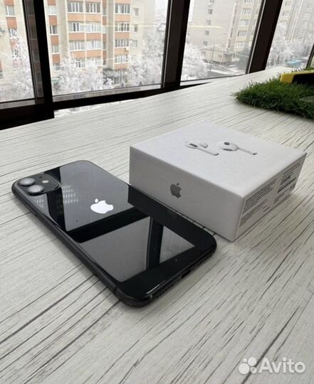iPhone 11 + AirPods