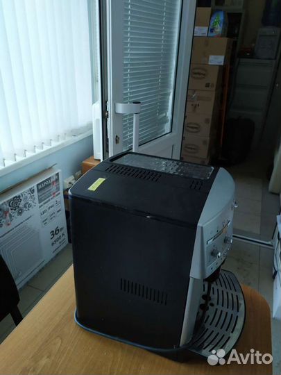 Продаю Кофемашина DeLohgi esam 3000в Magnifika мощ