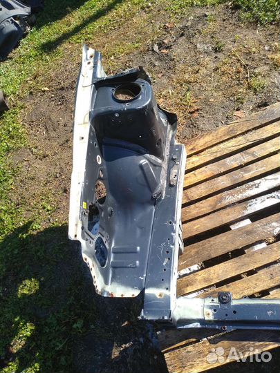 Четверть передняя правая Subaru Forester SG