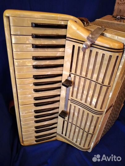 Аккордеон трофейный Италия перламутр