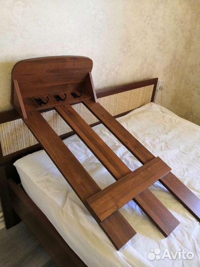 Вешалка настенная в прихожую бу с 3 крючками