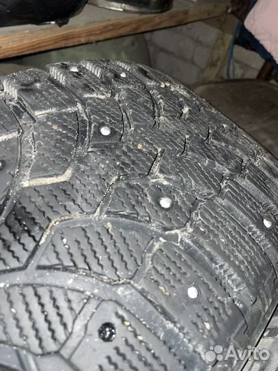 Bridgestone Blizzak Spike-01 235/55 R17 103T