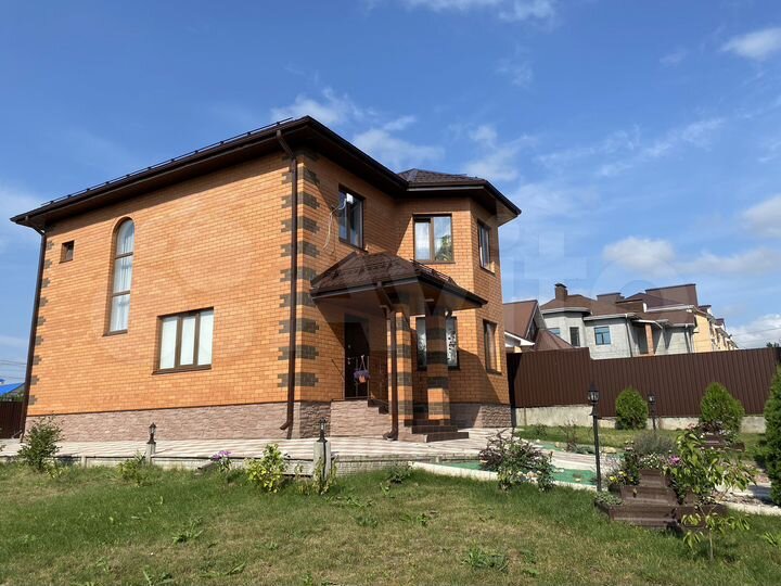 Дом 182 м² на участке 9,5 сот.