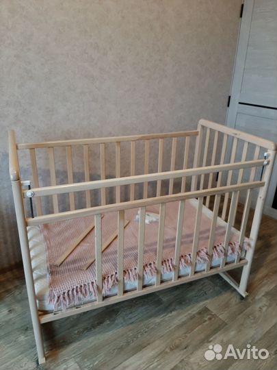 Детская кроватка