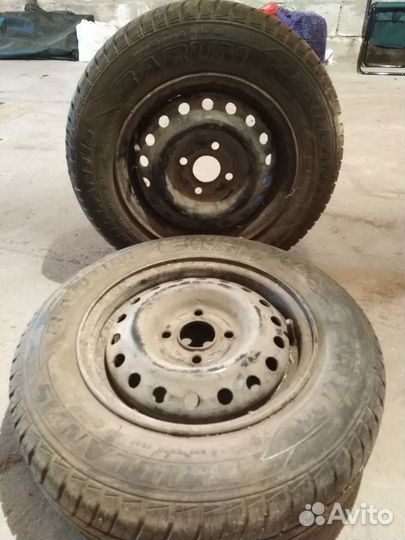 Продам 2 шины