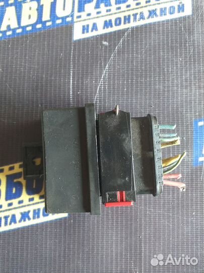 Реле топливного насоса Пежо 308