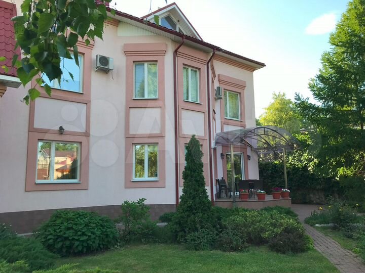 Дом 449,8 м² на участке 17,8 сот.