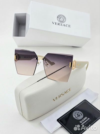 Солнцезащитные очки Versace