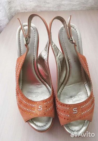 Босоножки 38