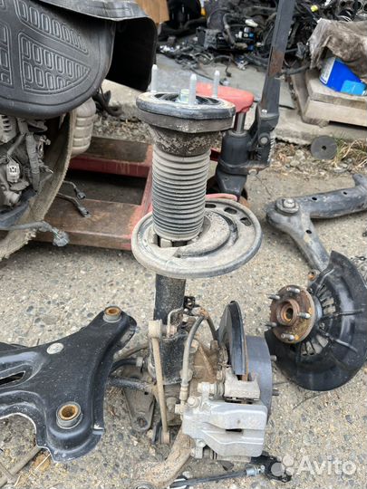 Амортизатор задний на Тойота Камри 50-55