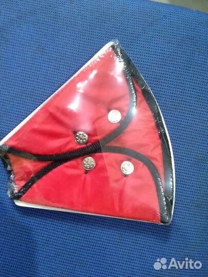 Удерживающее устройство на ремень безопасности