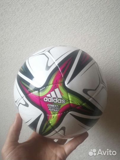 Футбольный мяч для зала adidas