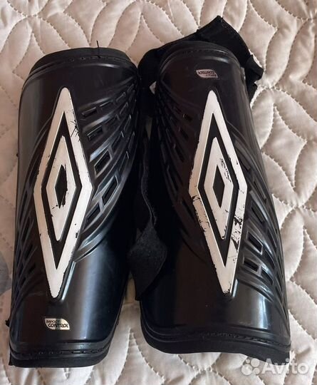 Футбольные щитки umbro