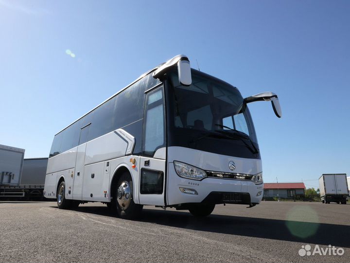 Туристический автобус Golden Dragon XML6952, 2024