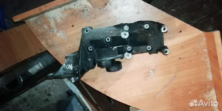 Кронштейн генератора \ натяжитель ремня Volvo S80