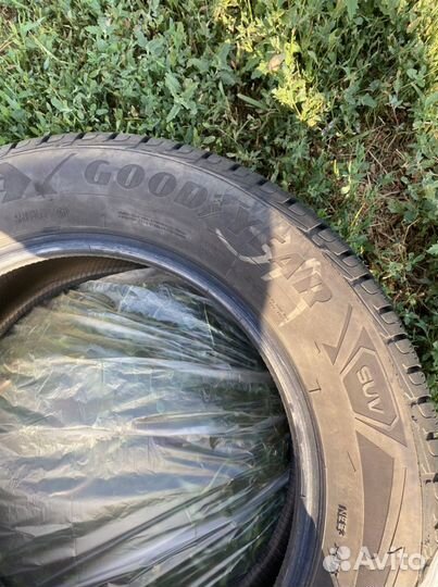 Goodyear UltraGrip 215/65 R17 99V