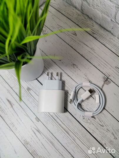 Быстрая зарядка на iPhone 20w+ lighting