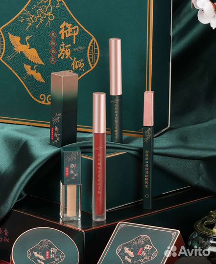 Подарочный набор декоративной косметики