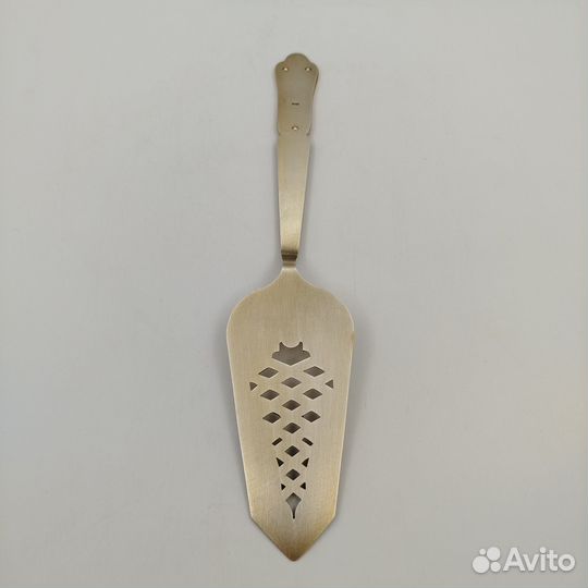 Лопатка для торта, украшенная цветочным декором на