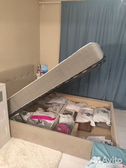 Кровать с матрасом 140 на 200