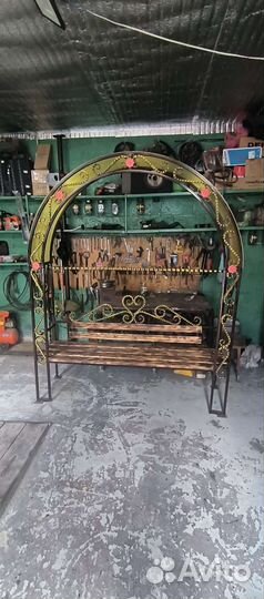 Качели, скамейка, беседка