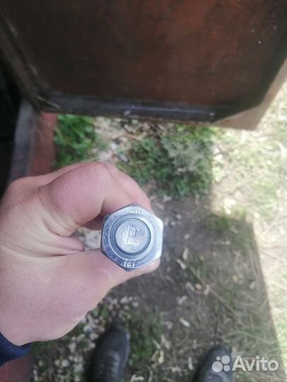 Анкерный болт hilti