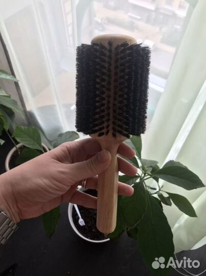 Расческа-выпрямитель. Брашинг