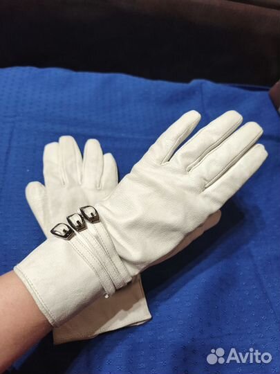 Белые кожаные перчатки