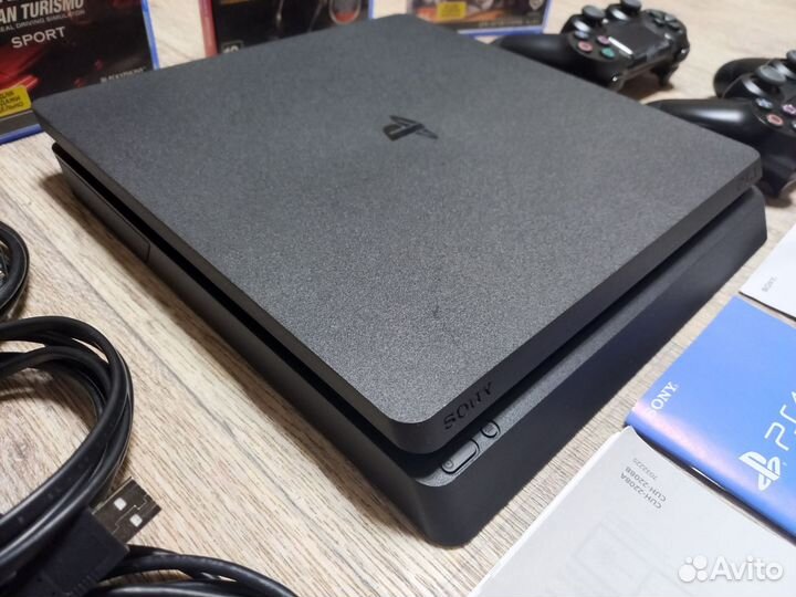 Sony PS4 Slim 1 тб, 2 геймпада, игы