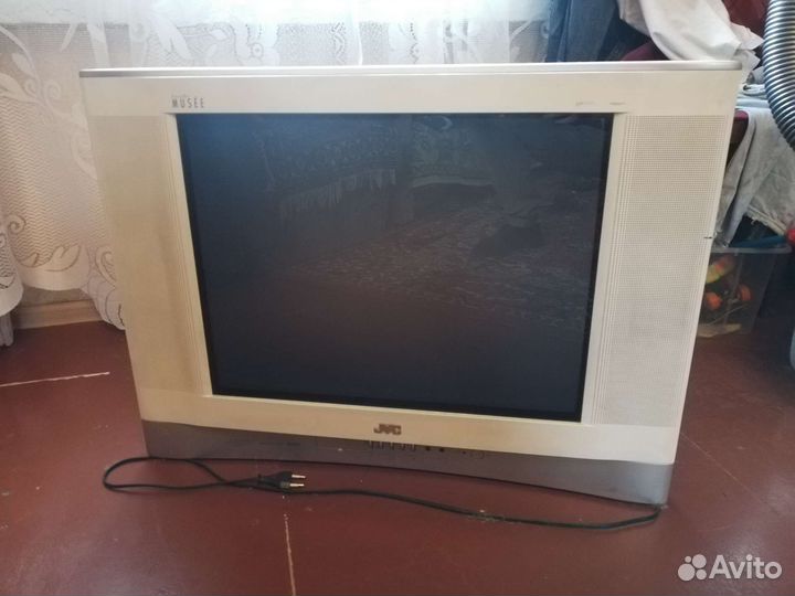 Телевизор бу JVC