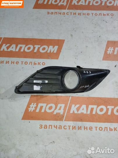 Рамка фары противотуманной левая Ford Focus