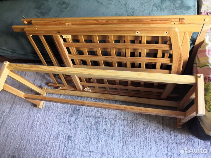 Детская кроватка с поперечным маятником