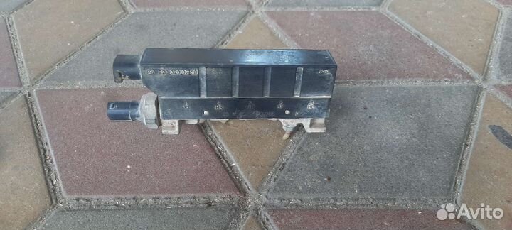 Блок клапанов пневмоподвески mercedes w220