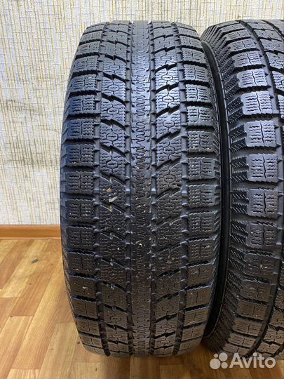 Toyo Observe GSi-5 235/65 R17