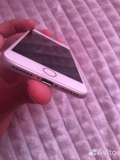 Телефон iPhone 7