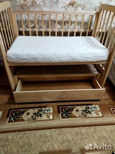 Продается кроватка с продольным маятником