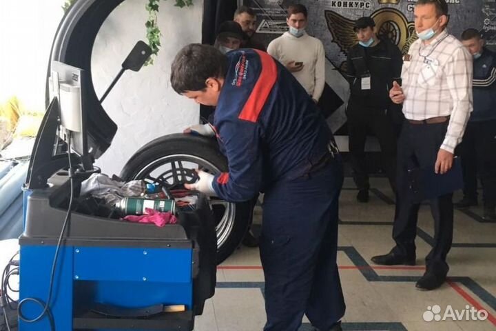 Шиномонтажник